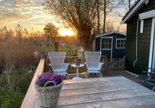 Terrasse mit Sonnenuntergang